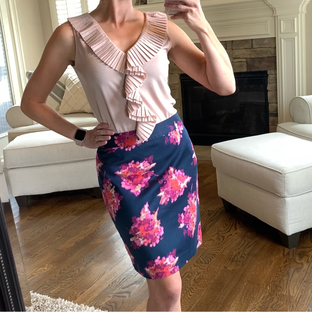 ANN TAYLOR LOFT Size 4P Career Skirt Floral Navy Blue Pink Office